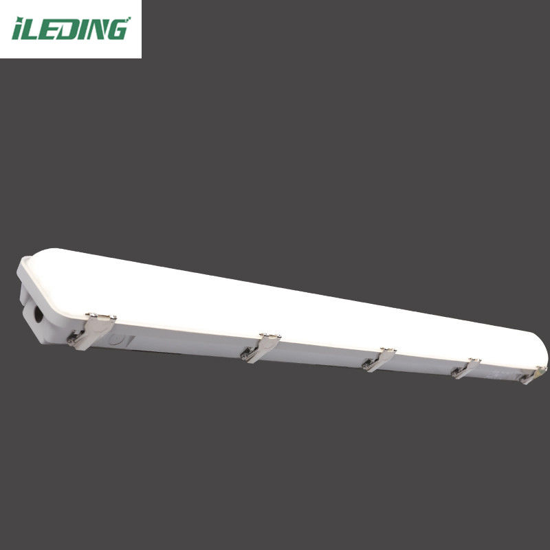4FT Workshop LED Vapor Tight Garage Light Fixture Temperatura del colore della luce diurna e rating impermeabile IP66